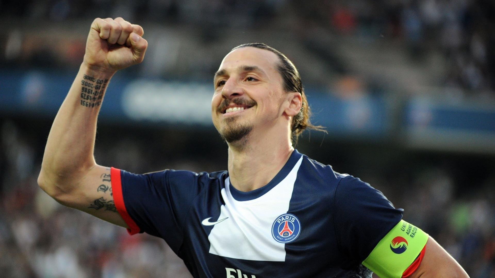 《电竞赛事现场纪实：记者带你一探究竟》，电竞赛事看点